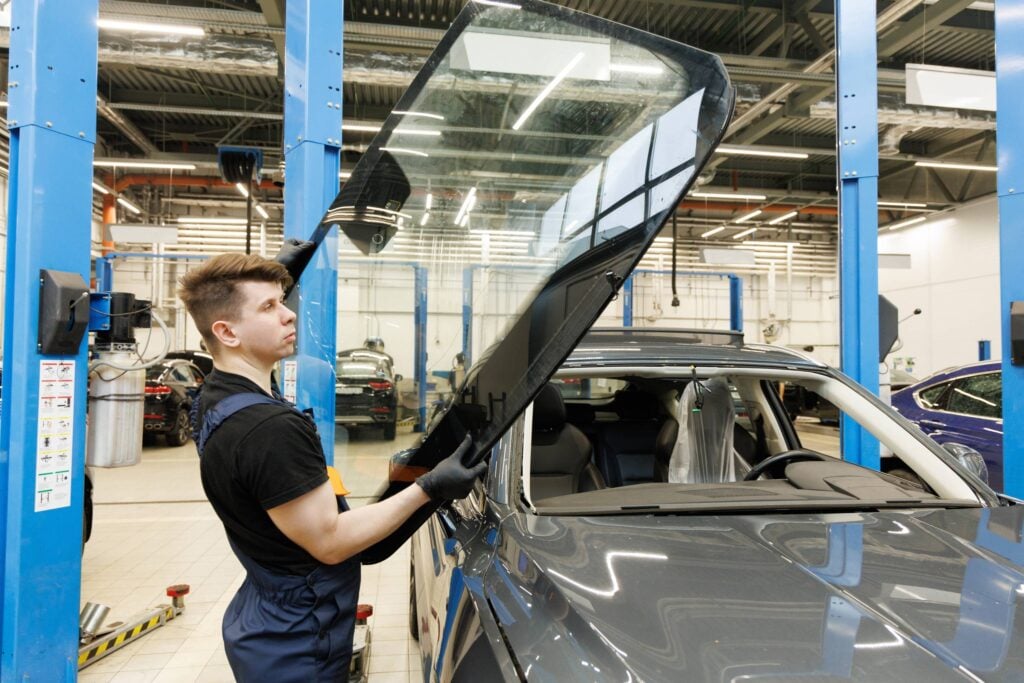 a,mechanic,at,a,car,service,center,replaces,a,broken