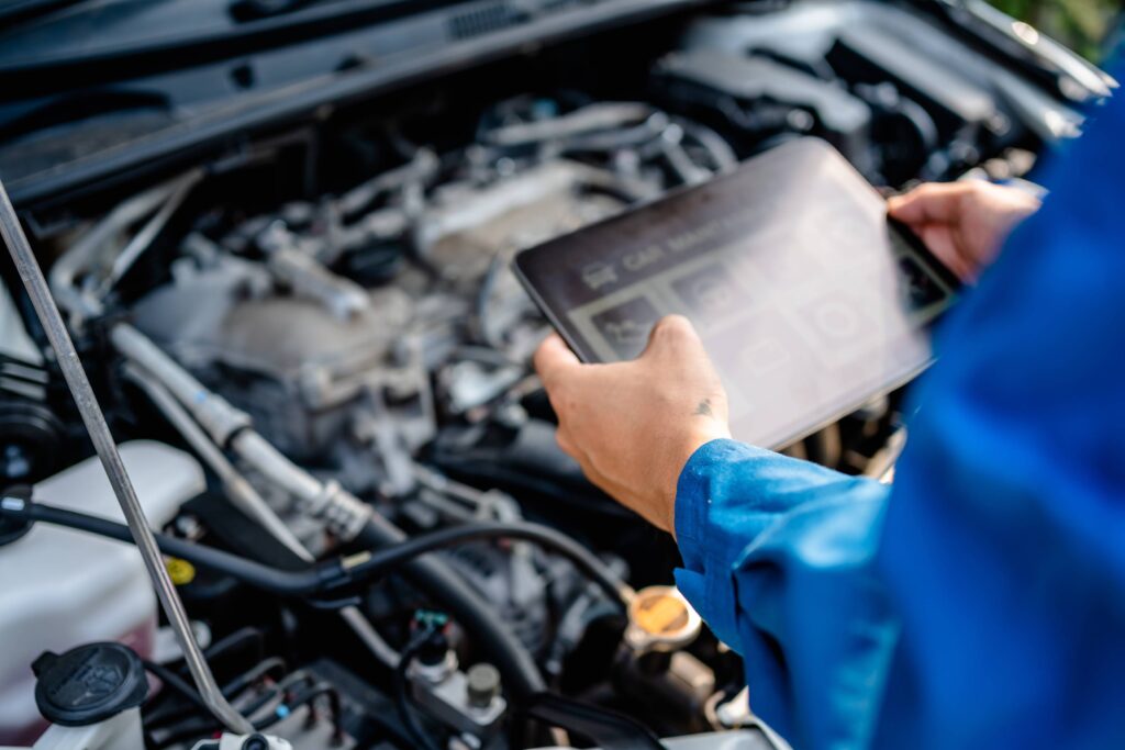 automotive,mechanic,repairmen,use,tablets,and,check,the,system,working